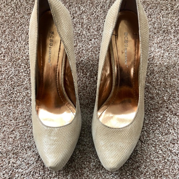 BCBG Parade Suede Nude Platform Pumps Heels 8.5 38 - Picture 2 of 5